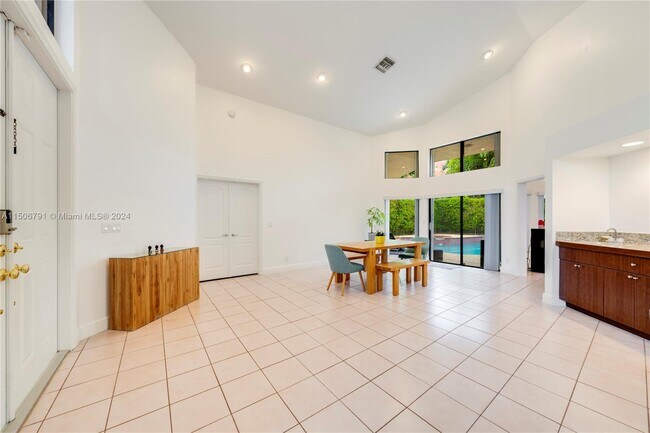 Foto del edificio - 1073 Twin Branch Ln