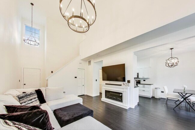 Foto del edificio - 2531 Oak Tree Ln