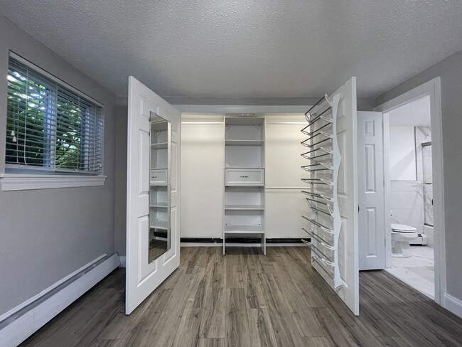 Bedroom Closet - Creek Road Apartments