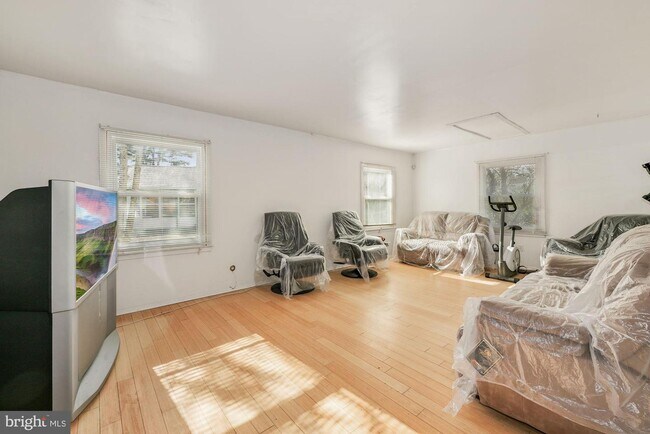 Building Photo - 24 Bermuda Cir