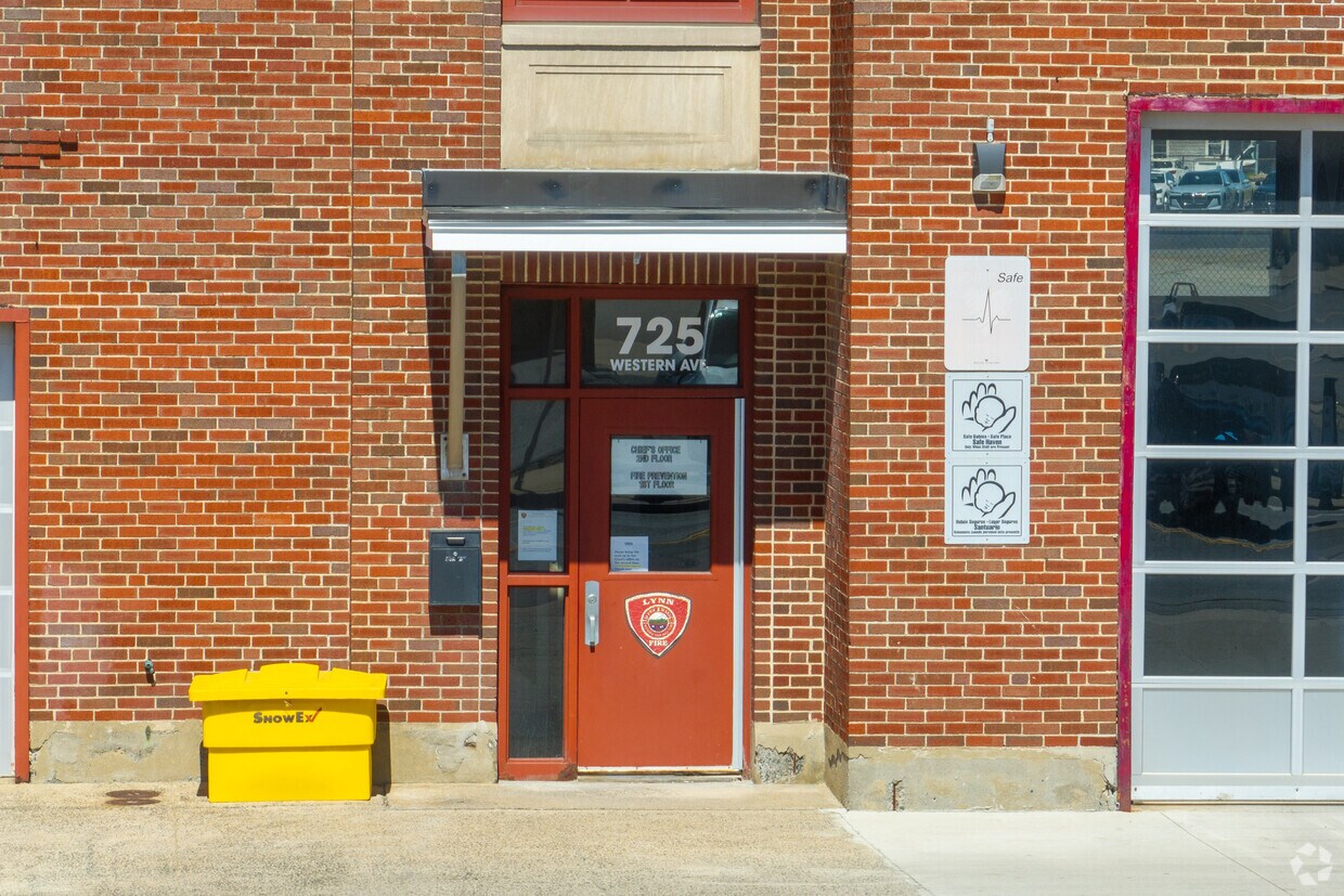 Entrance - Ladder 3 Lofts