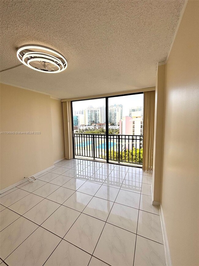 Foto del edificio - 17011 N Bay Rd