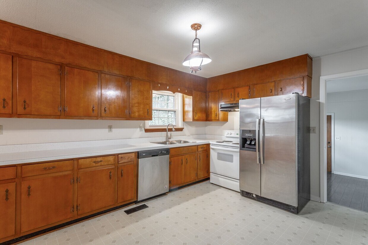 Foto principal - 3 Bedroom · 2 Bath Home in East Brainerd Near Hamilton Place