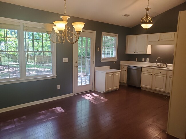 Foto del edificio - 18 Happy Valley Estates Dr