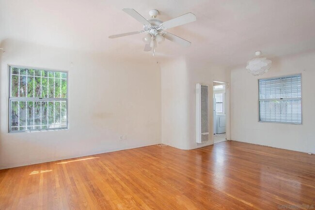 Foto del edificio - 4682 Altadena Ave.