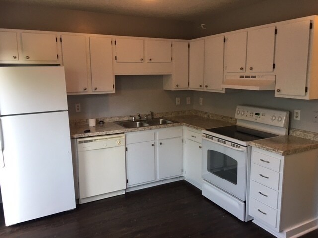 Foto del edificio - Tour this charming 2 Bed 1.5 Bath Townhome...