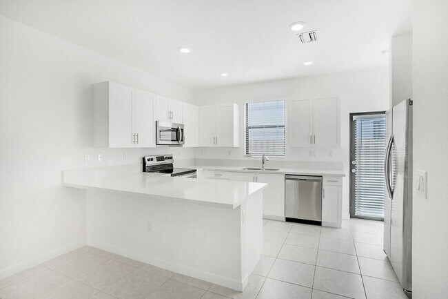 Foto del edificio - 3 br, 2.5 bath House - 2839 SW 16 Ter