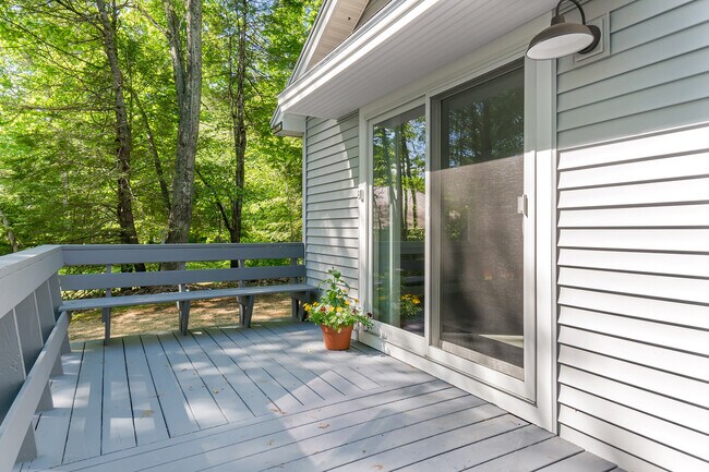 Year round rental, ready for move in! - 9 Middle Pond Rd