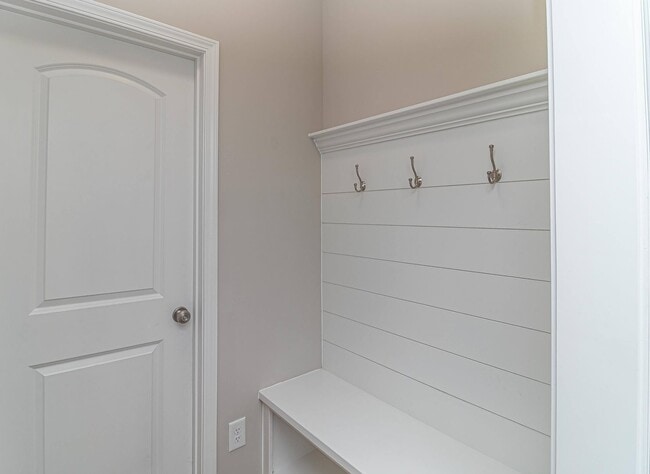 Building Photo - SPACIOUS 2-Story Home in Pikeville School ...