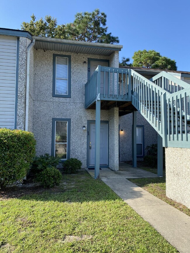 Building Photo - 910 Brett Dr