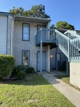 Building Photo - 910 Brett Dr