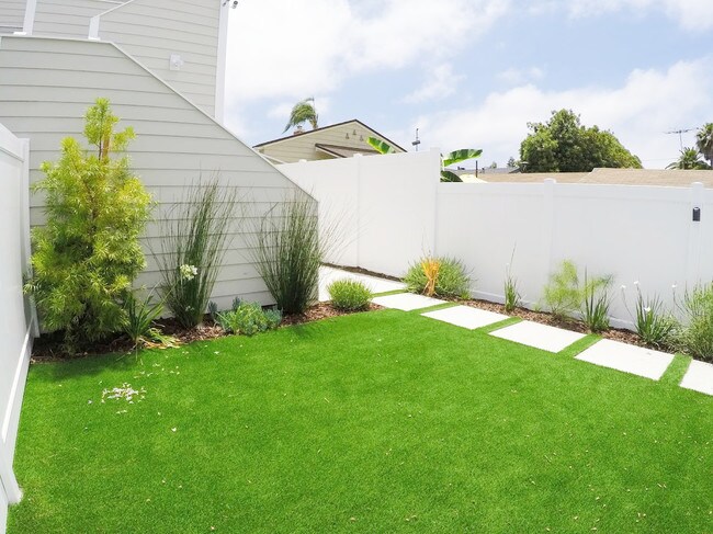 4474 backyard - 4474-4476 Estrella Ave