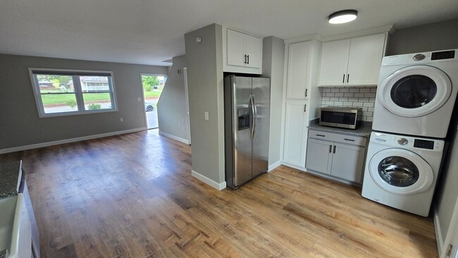Building Photo - Two bedroom/1.5 bath Townhouse  Kingsport, TN