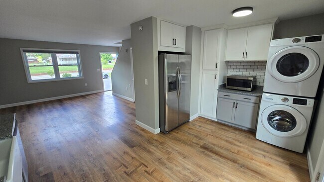 Foto del edificio - Two bedroom/1.5 bath Townhouse  Kingsport, TN