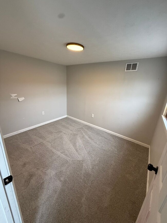 Building Photo - 2 bedroom 1 Bathroom House for Rent!