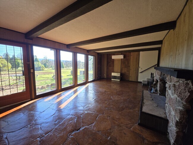 Foto del edificio - 5040 Wilson Hill Rd