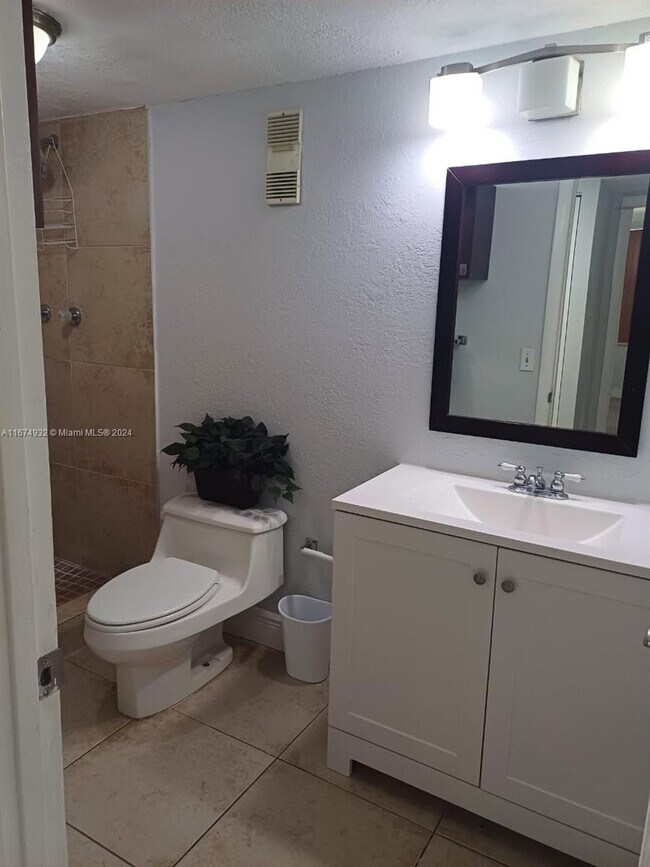 Foto del edificio - 2 bedroom in North Miami Beach FL 33179