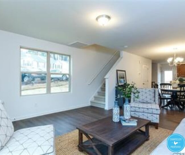 Building Photo - 25 Belhaven Dr