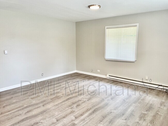 Building Photo - 2265 Johnson St