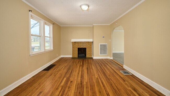 Building Photo - For Rent: 4 BR, 2 BA home (Application pen...