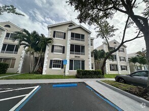 Building Photo - 2841 N Oakland Forest Dr
