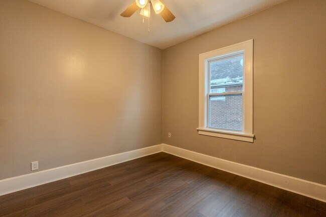 Foto del edificio - 3394-3396 W 54th St