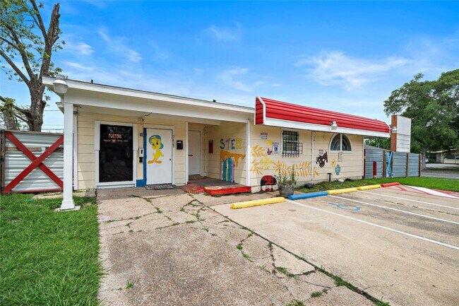 Foto del edificio - 5639 Overdale St