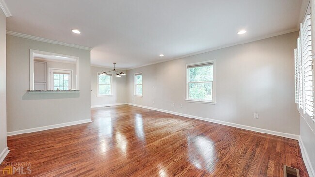 Building Photo - 2305 Vistamont Dr