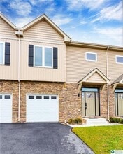 Building Photo - 1674 Best Pl