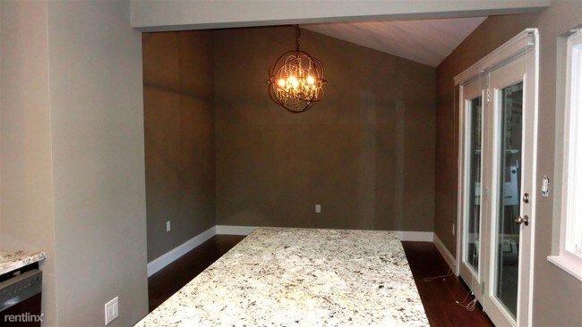 Foto del edificio - 2 br, 2 bath Townhome - 1940 Cherokee Bluf...