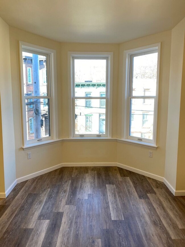 Building Photo - 12 S Miller St