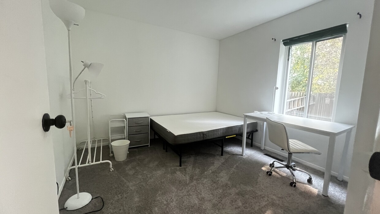 Building Photo - 3470 Plumtree Dr