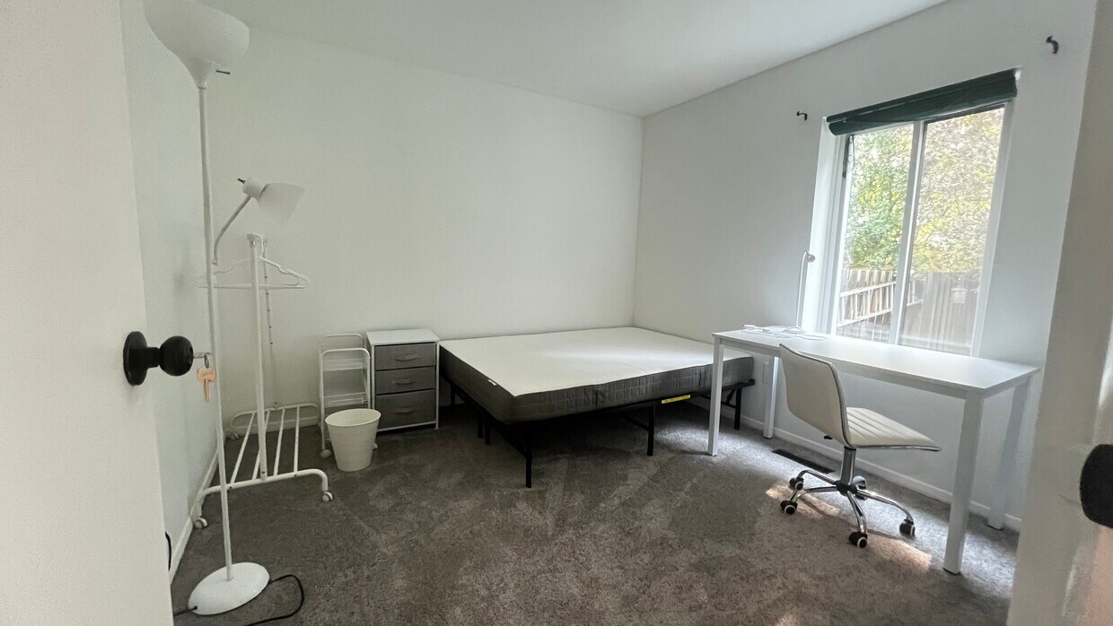 Foto del edificio - 3470 Plumtree Dr
