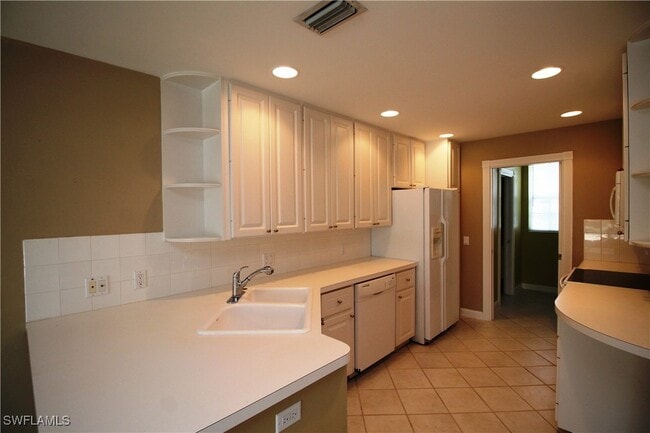 Building Photo - 5325 Cove Cir