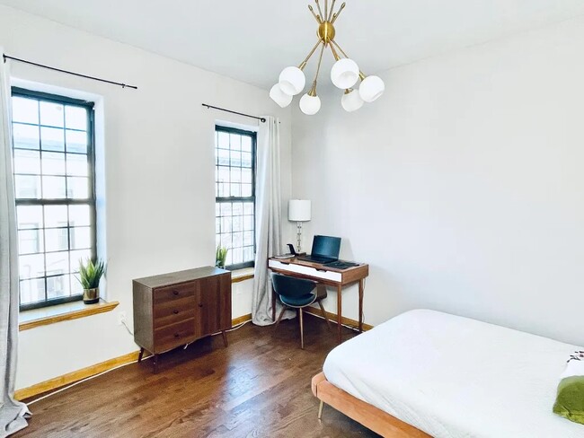 Foto del edificio - Furnished room/NOT APARTMENT