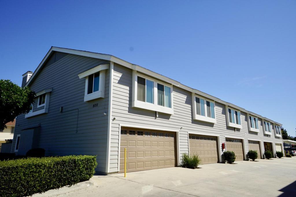 Primary Photo - 15712 South B St #5, Tustin, CA 92680