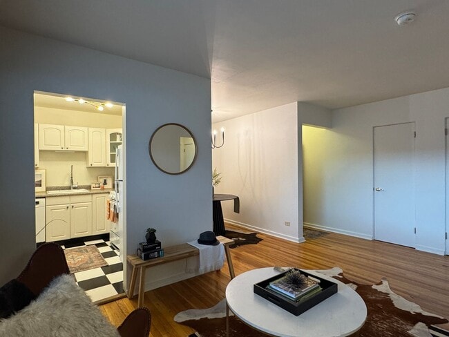 Foto del edificio - Stellar 1 bed condo w/tons of storage & 1 parking space