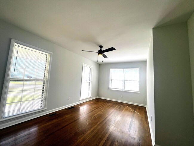 Foto del edificio - 2211 Linde St NW