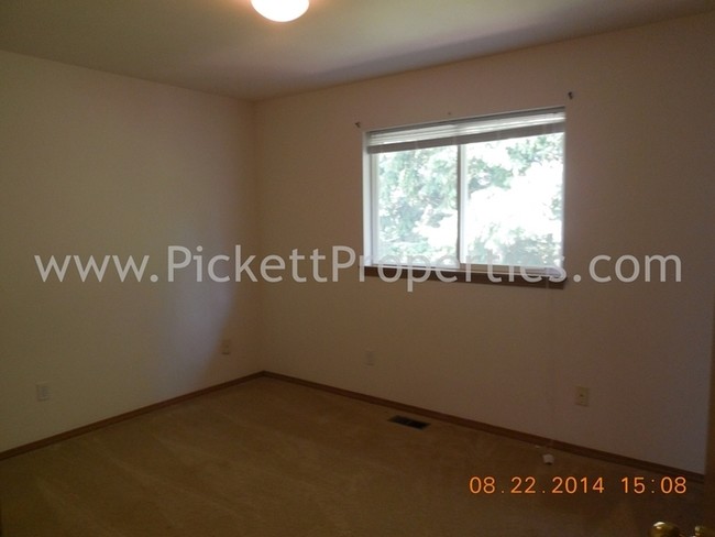 Building Photo - Ridgetop Neighborhood 4 Bedroom