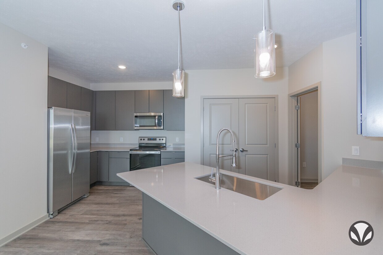 Chateau At Yankee Hill Now Leasing Apartments in Lincoln, NE