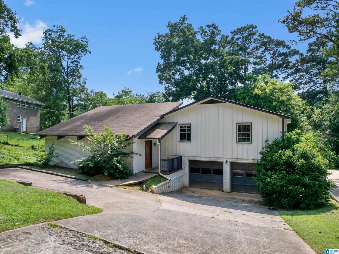 Primary Photo - 1304 Monterey Dr