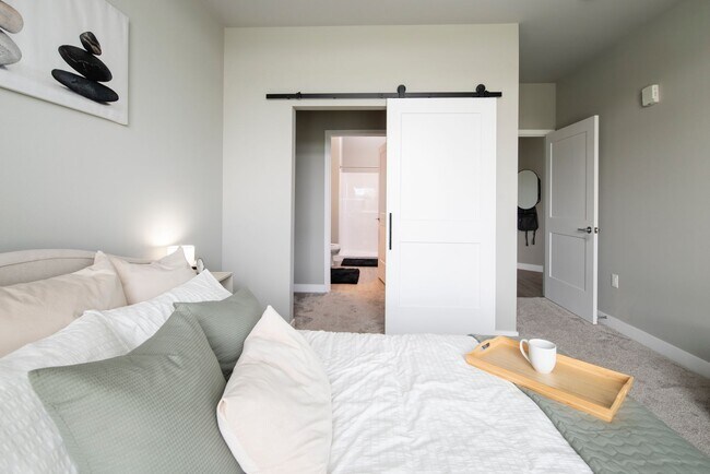Interior Photo - HUB13