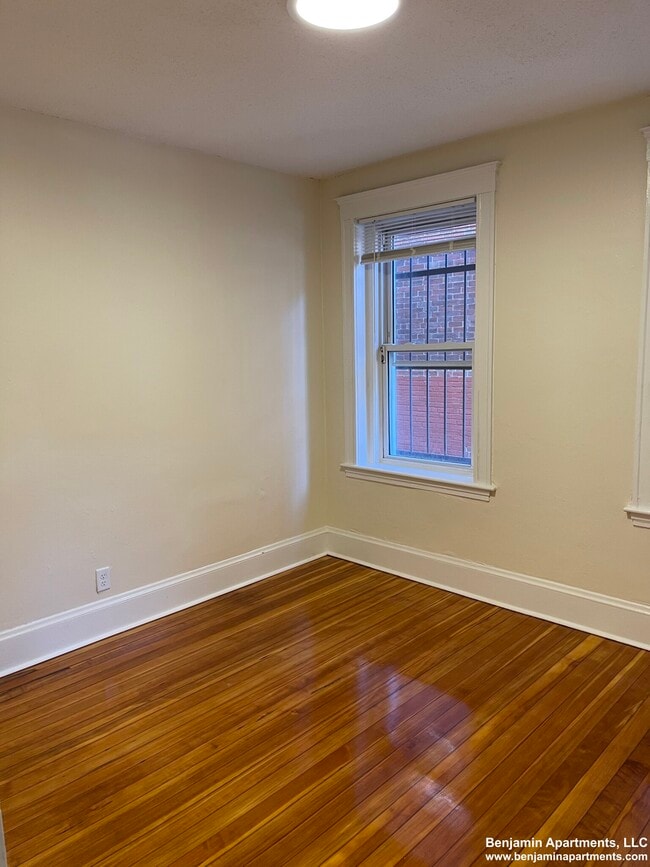 Building Photo - 5 Barrows St