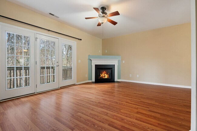 Foto del edificio - Bright and open townhome in South Durham! - Application pending