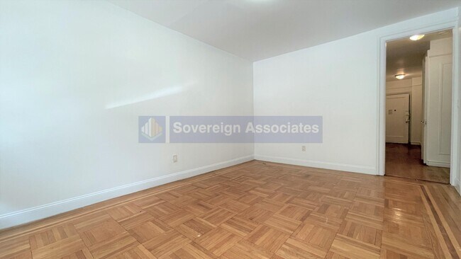 Foto del edificio - 187 Pinehurst Avenue