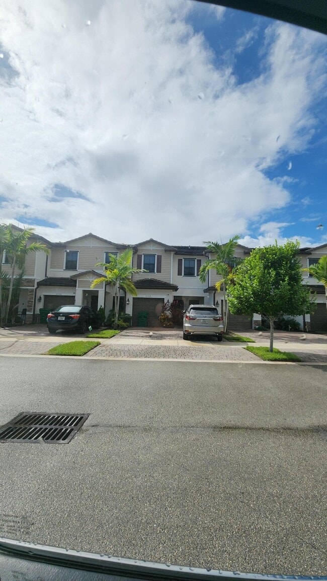 Foto del edificio - 6002 Clydesdale Ct