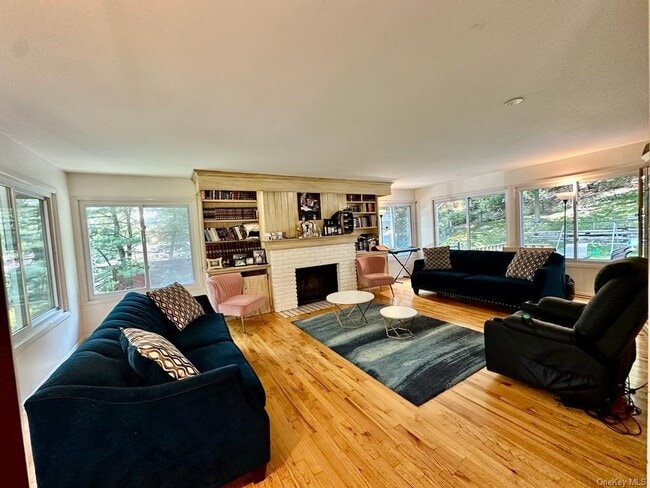 Foto del edificio - 13 Tamarack Ln