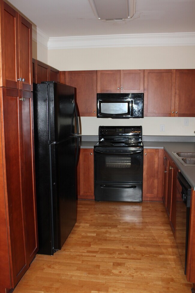 Foto del edificio - 2160 Lakeside Dr