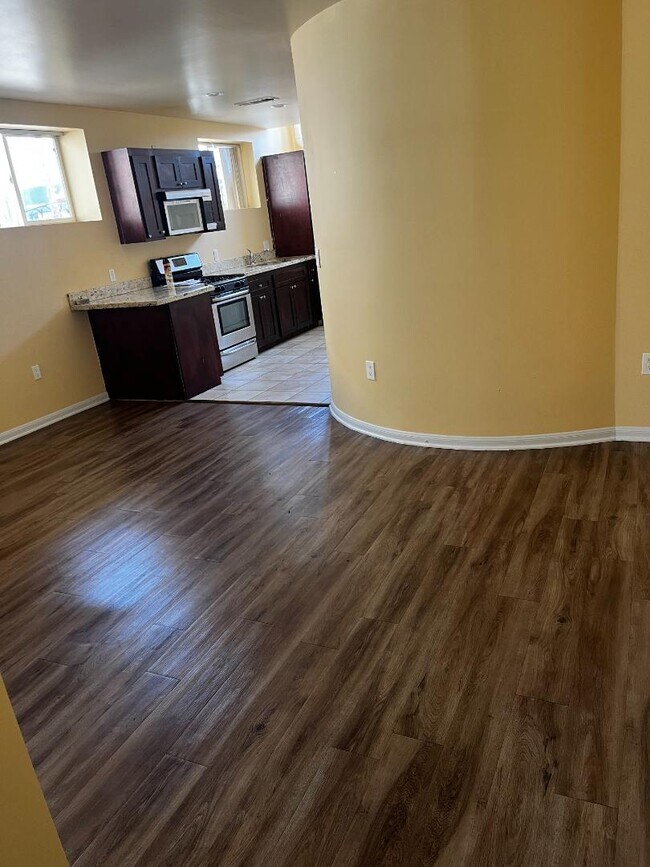 Foto del edificio - 14537 Archwood St