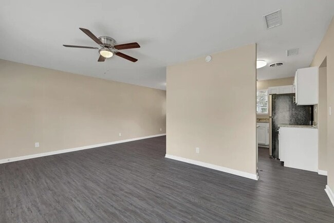 Building Photo - 1650 Cezanne Dr W